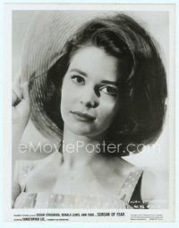 3s465 SUSAN STRASBERG 8x10.25 still '61 super close up with straw hat from Scream of Fear!