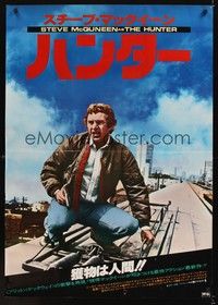 4b019 HUNTER Japanese 29x41 '80 great image of bounty hunter Steve McQueen!