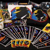 5d022 LOT OF 74 DICK TRACY PROMO ITEMS + 220 WORLD PREMIERE PAMPHLETS lot '90 hats, glasses + more!