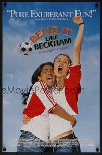 5t268 BEND IT LIKE BECKHAM advance mini poster '03 Keira Knightley & Parminder Nagra, soccer!