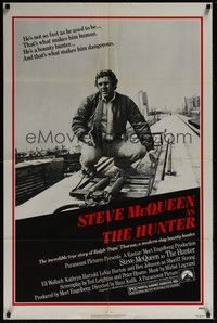 6c443 HUNTER 1sh '80 great image of bounty hunter Steve McQueen riding on train!