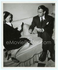 6k145 ALAN LADD/VERONICA LAKE 8x10 still '40s the two great stars playing cards between scenes!