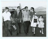 6k148 ANGRY HILLS deluxe candid 8x10 still '59 Robert Mitchum with his wife, 2 sons & daughter!