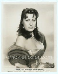 6m026 ANNA MAGNANI 8x10.25 still '57 waist-high portrait of the sexy Italian actress wearing fur!