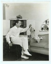 6m227 HUMPHREY BOGART candid 8x10 still '37 relaxing at home playing with his dog by M. Marigold!