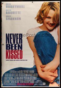6w008 NEVER BEEN KISSED DS bus stop '99 great huge image of pretty Drew Barrymore!