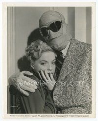 6x589 INVISIBLE MAN RETURNS 8x10 still '40 great close up of Vincent Price holding Nan Grey!