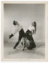 7b434 PIRATE 8x10 still '48 wonderful close image of Judy Garland & Gene Kelly dancing!