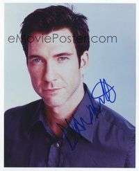 7c210 DYLAN McDERMOTT signed color 8x10 REPRO still '01 head & shoulders portrait of the actor!