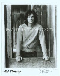 7c007 B.J. THOMAS signed 8x10 publicity photo '80s the musician standing in wooden cabin!
