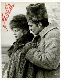 7c089 JULIE CHRISTIE signed 7.75x10 still '65 wrapped in fur with Omar Sharif from Doctor Zhivago!