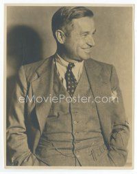7c150 WILL ROGERS signed deluxe 7.5x9.5 still '30s waist-high portrait of the great star!