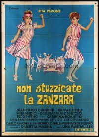 7h030 DON'T STING THE MOSQUITO Italian 2p '67 Lina Wertmuller's Non Stuzzicate la Zanzara!