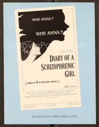7y265 DIARY OF A SCHIZOPHRENIC GIRL pressbook '70 Nelo Risi's Diario di una schizofrenica!