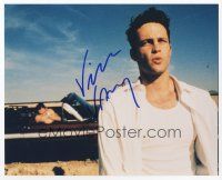 8b106 VINCE VAUGHN signed color 8x10 REPRO still '01 close up of the actor standing by convertible!