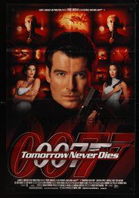 8e904 TOMORROW NEVER DIES 1sh '97 super close image of Pierce Brosnan as James Bond 007!