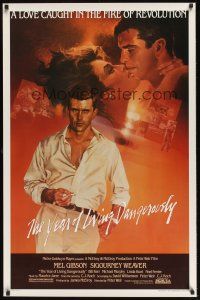 8k683 YEAR OF LIVING DANGEROUSLY  1sh '83 Peter Weir, great art of Mel Gibson by Peak & Stapleton!