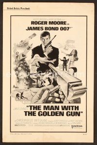 8r407 MAN WITH THE GOLDEN GUN pressbook '74 art of Roger Moore as James Bond by Robert McGinnis!