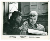 8w491 MIDNIGHT COWBOY 8x10 still '69 Dustin Hoffman gives Jon Voight a haircut, John Schlesinger