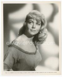 8x097 DOROTHY MALONE 8x10 still '61 portrait of the pretty blonde actress from The Last Sunset!
