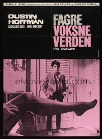 8y268 GRADUATE Danish R70s classic image of Dustin Hoffman & Anne Bancroft's sexy leg!