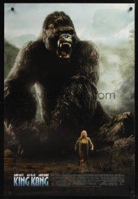 8z559 KING KONG DS 1sh '05 cool image of Naomi Watts & giant ape!