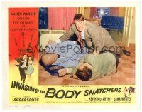 9b407 INVASION OF THE BODY SNATCHERS LC '56 Kevin McCarthy jabbing needles into two guys!