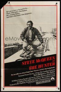 9e510 HUNTER 1sh '80 great image of bounty hunter Steve McQueen!