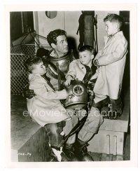 9j127 CITY BENEATH THE SEA candid 8x10 still '53 Robert Ryan in diving suit with three boys!