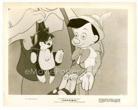 9j526 PINOCCHIO 8x10 still '40 Disney, Figaro the cat does not like the wooden boy!