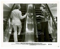 9j721 WHAT'S UP DOC 8x10 still '72 Barbra Streisand & Ryan O'Neal on opposite escalators!