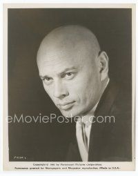 9j742 YUL BRYNNER 8x10 still '58 somber head & shoulders portrait wearing suit & tie!