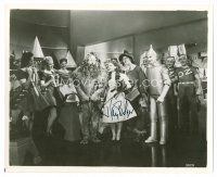 9k087 RAY BOLGER signed 8x10 REPRO still '80s as the Scarecrow with his 3 Wizard of Oz co-stars!
