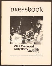9k279 DIRTY HARRY pressbook '71 great c/u of Clint Eastwood pointing gun, Don Siegel crime classic!