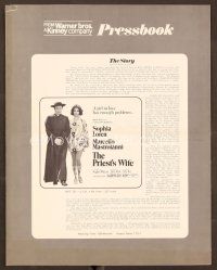 9k331 PRIEST'S WIFE pressbook '71 super sexy Sophia Loren with religious Marcello Mastroianni!