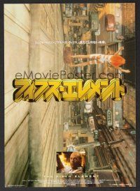 9m680 FIFTH ELEMENT Japanese 7.25x10.25 '97 Bruce Willis, image of Milla Jovovich jumping!
