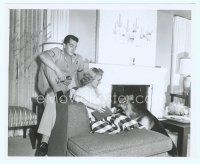 9r154 DEAN MARTIN signed 8x10 still '82 relaxing at home with his wife & their German Shepherd!