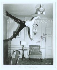 9r170 FRED ASTAIRE signed 8x10 still '74 great image dancing on ceiling from Royal Wedding!