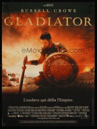 9x732 GLADIATOR French 15x21 '00 close up of kneeling Russell Crowe, directed by Ridley Scott!
