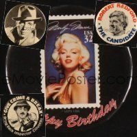 9z029 LOT OF 4 PROMOTIONAL BUTTONS '72 - '75 Marilyn Monroe, Humphrey Bogart, Redford, Sellers