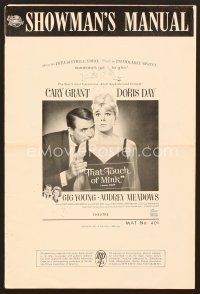 1c261 THAT TOUCH OF MINK pressbook '62 great images of Cary Grant & pretty Doris Day!