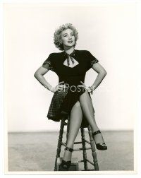1e535 ANN SOTHERN deluxe 10x13 still '47 full-length sitting on stool from Undercover Maisie!