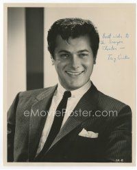 1e277 TONY CURTIS signed 8x10 still '56 smiling head & shoulders portrait wearing suit & tie!