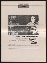1p165 FIVE MILES TO MIDNIGHT pressbook '63 Le Couteau dans la Plaie, Sophia Loren & Anthony Perkins!