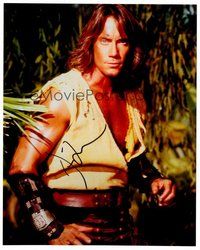 1t284 KEVIN SORBO signed color 8x10 REPRO still '00 close up in costume as TV's Hercules!