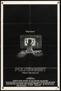 1w704 POLTERGEIST style B 1sh '82 Tobe Hooper, classic They're here image of little girl by TV!