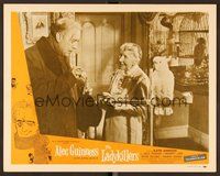 1x674 LADYKILLERS LC '55 Alec Guinness pulls out some money for Katie Johnson by birds!