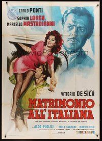 1z720 MARRIAGE ITALIAN STYLE Italian 1p '64 de Sica, art of sexy Loren & Mastroianni by Crovato!