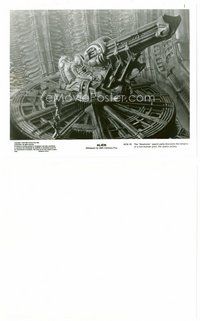 2a015 ALIEN 8x10 still '79 Ridley Scott classic, close up of remains of Giger's non-human pilot!