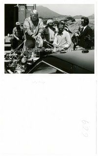 2a161 DIRTY HARRY candid 8x10 still '71 Clint Eastwood watches crew preparing to film on top of car!